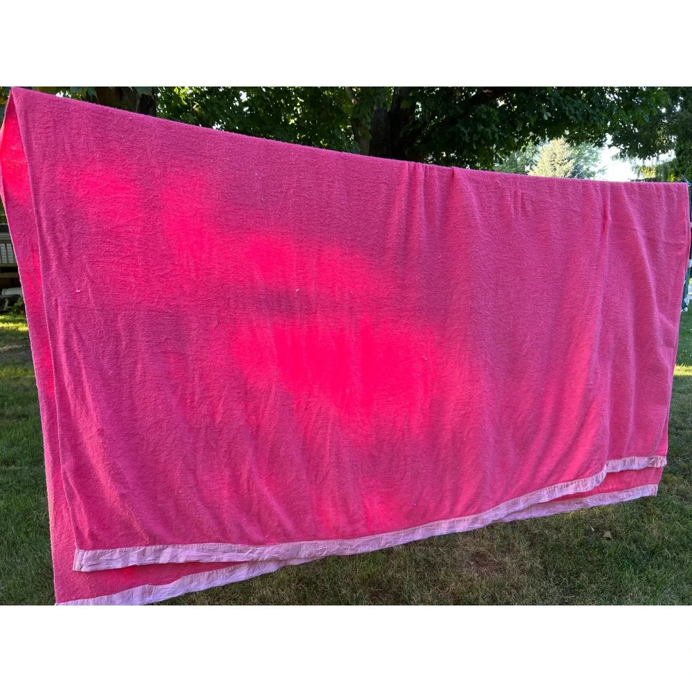 Vintage Pink Blanket Satin Trim Edge Midweight Retro Throw Fushia 72x75